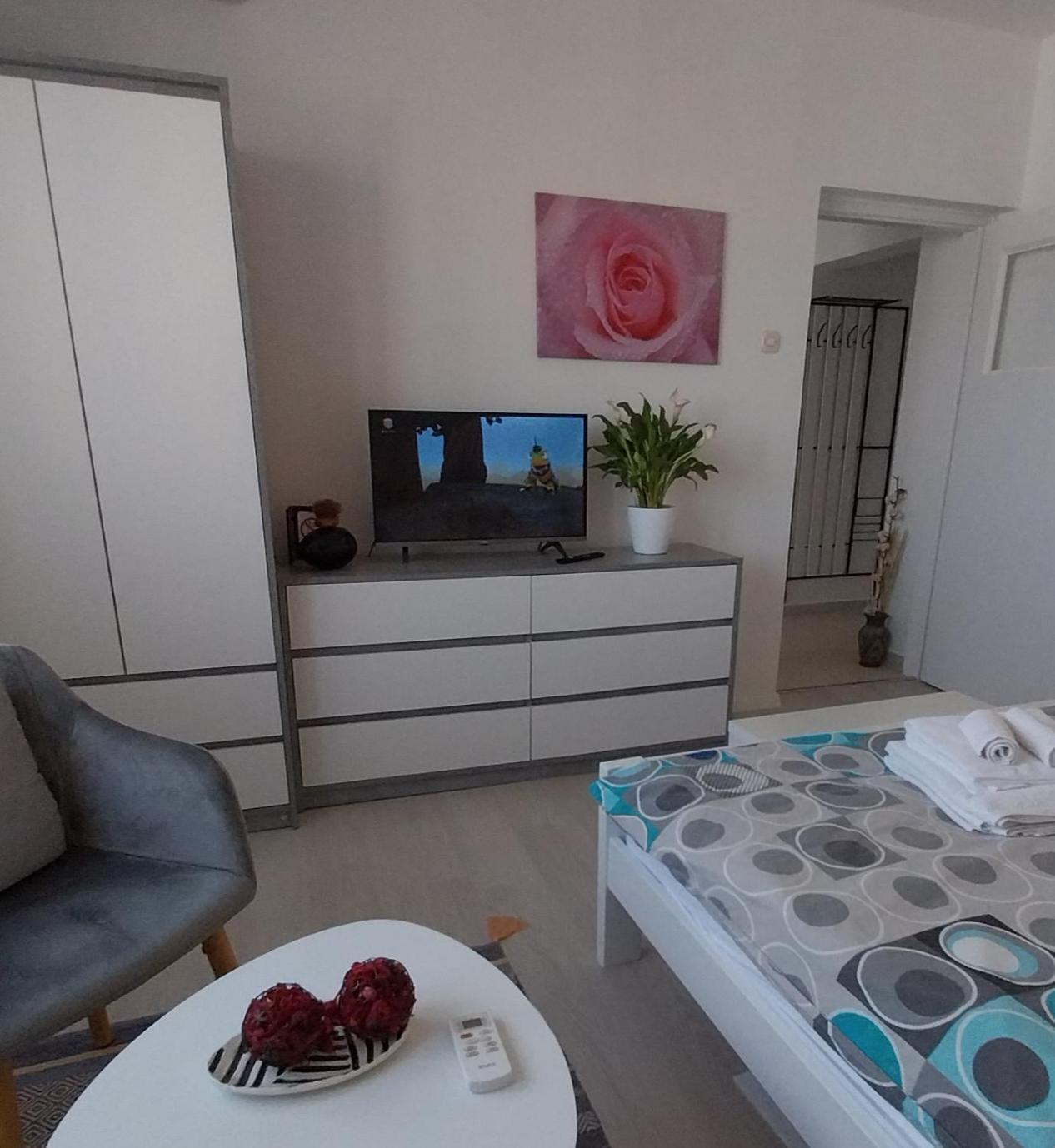 Studio M Pula Luaran gambar